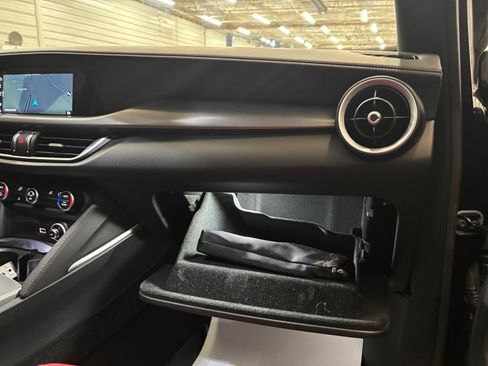 Used 2022 Alfa Romeo Stelvio Veloce AWD/4WD image 31