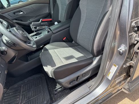 Used 2023 Nissan Rogue SV image 11