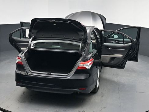 Used 2020 Toyota Camry LE image 24