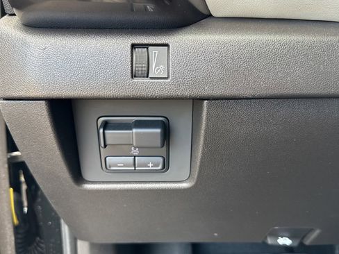 Used 2023 GMC Canyon AT4X AWD/4WD image 17