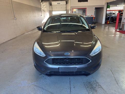 Used 2015 Ford Focus SE FWD image 2