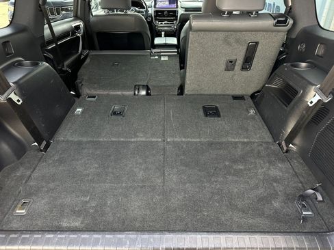 Used 2023 Lexus GX 460 Premium w/ Premium Package image 18