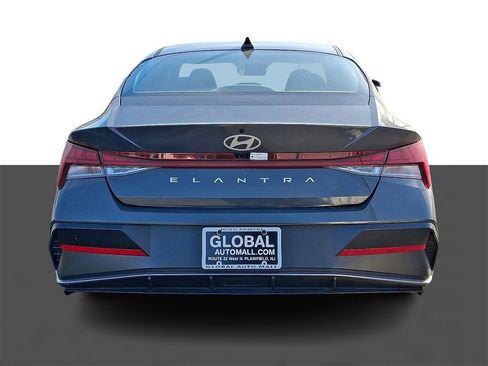 Used 2025 Hyundai Elantra SEL image 6