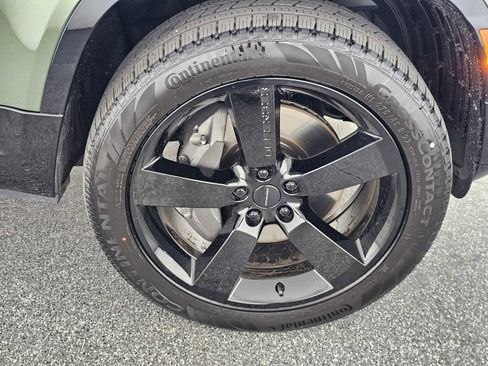 New 2026 Land Rover Defender 130 X-Dynamic SE image 9