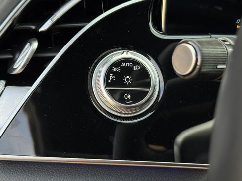 Used 2025 Mercedes-Benz E 350 4MATIC Sedan w/ Multicontour Seating Package image 19