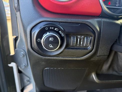 Used 2021 Jeep Gladiator Rubicon image 25