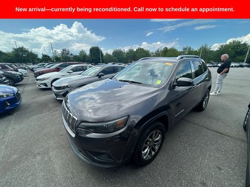 Used 2019 Jeep Cherokee Latitude Plus w/ Comfort/Convenience Group AWD/4WD image 16