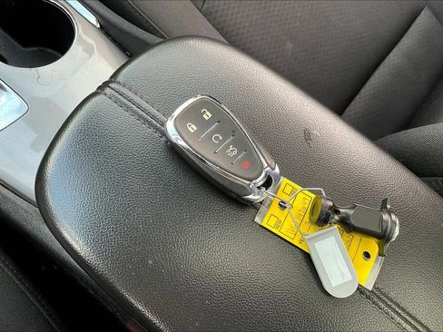 Used 2023 Chevrolet Malibu LT image 34