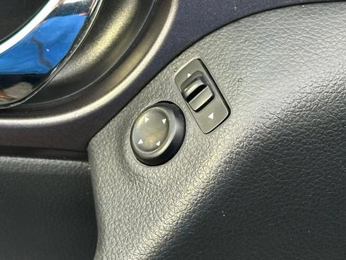 Used 2015 Nissan Rogue S FWD image 21