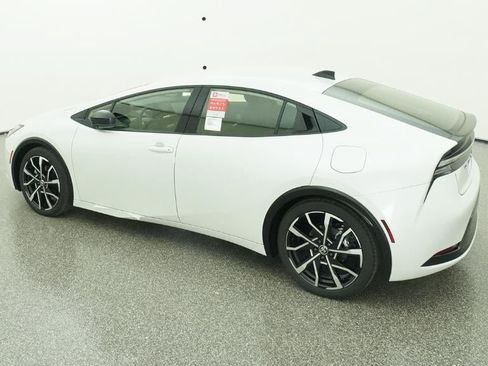 New 2026 Toyota Prius Plug-In Hybrid FWD image 4
