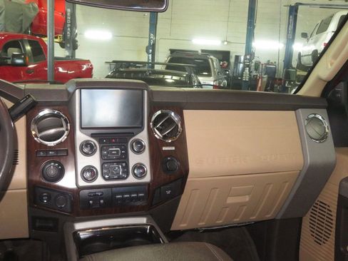 Used 2015 Ford F250 Lariat w/ Lariat Interior Package AWD/4WD image 39
