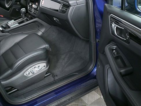 Certified 2025 Porsche Macan image 25
