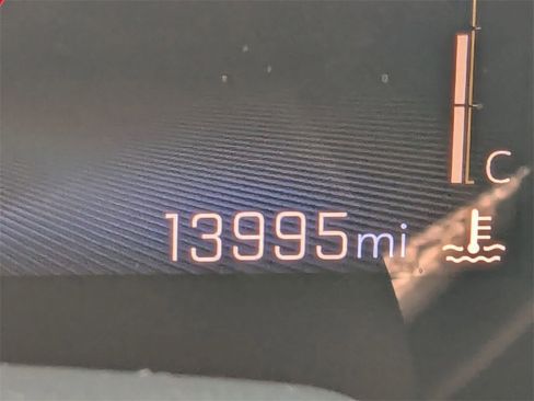 Used 2025 Chevrolet Trax LT w/ LT Convenience Package image 16