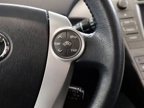 Used 2015 Toyota Prius Five image 18