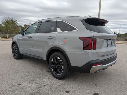 New 2026 Kia Sorento S FWD image 7