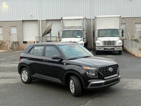 Used 2023 Hyundai Venue SE w/ Cargo Package image 2