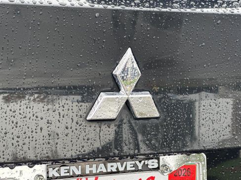 Used 2022 Mitsubishi Outlander SE image 27