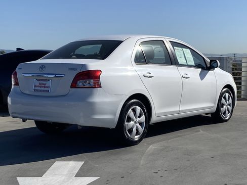 Used 2008 Toyota Yaris Base image 3