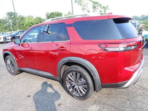 Used 2023 Nissan Pathfinder SL w/ SL Premium Package AWD/4WD image 4