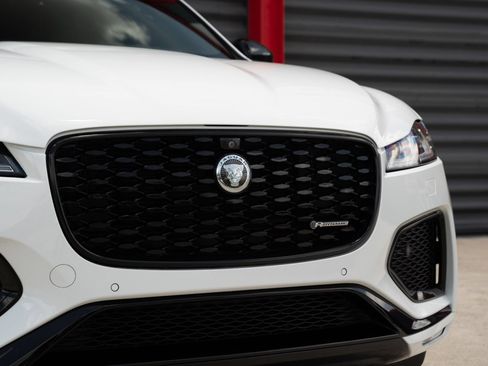Used 2025 Jaguar F-PACE R-Dynamic S AWD/4WD image 7
