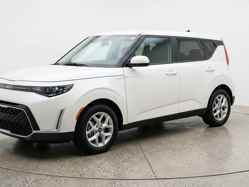 Used 2025 Kia Soul LX w/ LX Technology Package image 3
