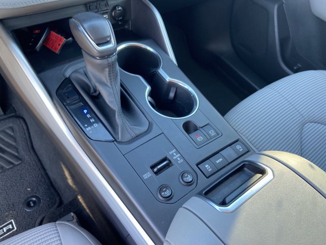 Used 2021 Toyota Highlander LE FWD image 40