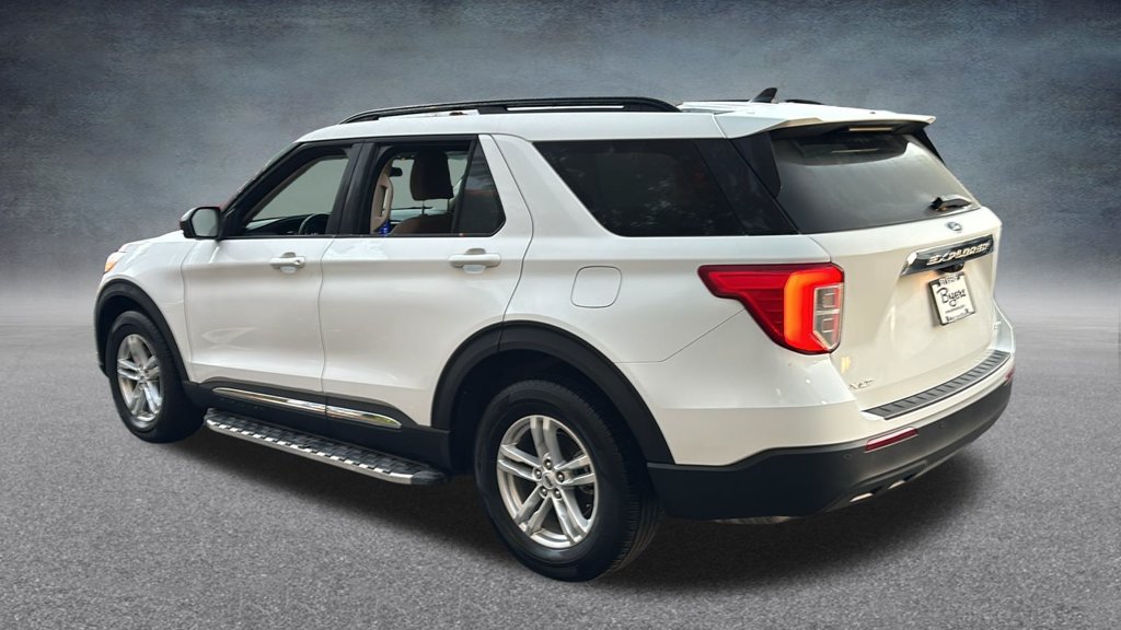 Used 2023 Ford Explorer XLT AWD/4WD image 6