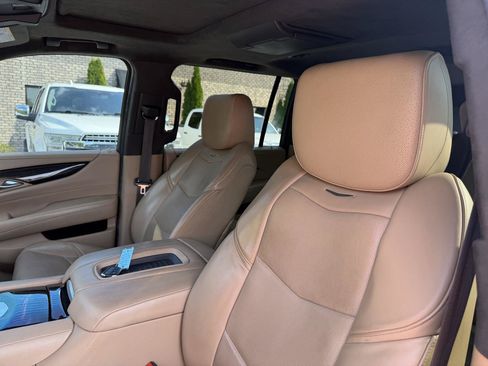 Used 2019 Cadillac Escalade ESV Platinum AWD/4WD image 13