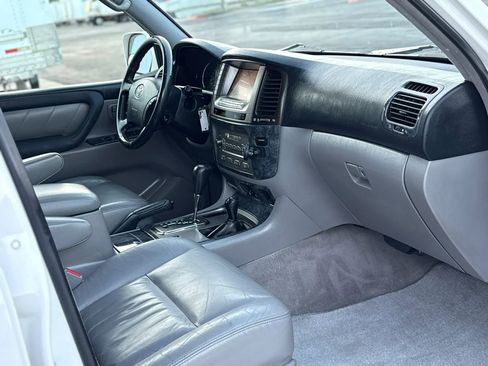 Used 2005 Toyota Land Cruiser AWD/4WD image 28