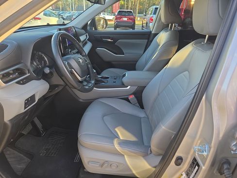 Certified 2024 Toyota Highlander XLE image 15