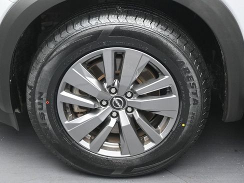 Used 2025 Nissan Pathfinder SV AWD/4WD image 40