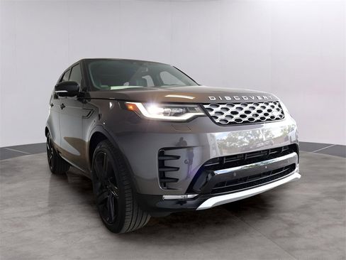 Used 2025 Land Rover Discovery Metropolitan Edition image 5