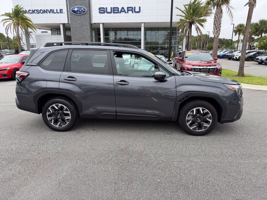 Used 2026 Subaru Forester Premium AWD/4WD image 2