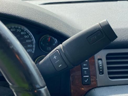 Used 2011 Chevrolet Avalanche LT image 12