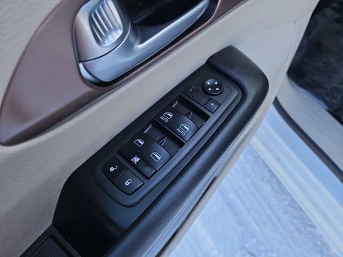 Used 2024 Chrysler Voyager LX image 23