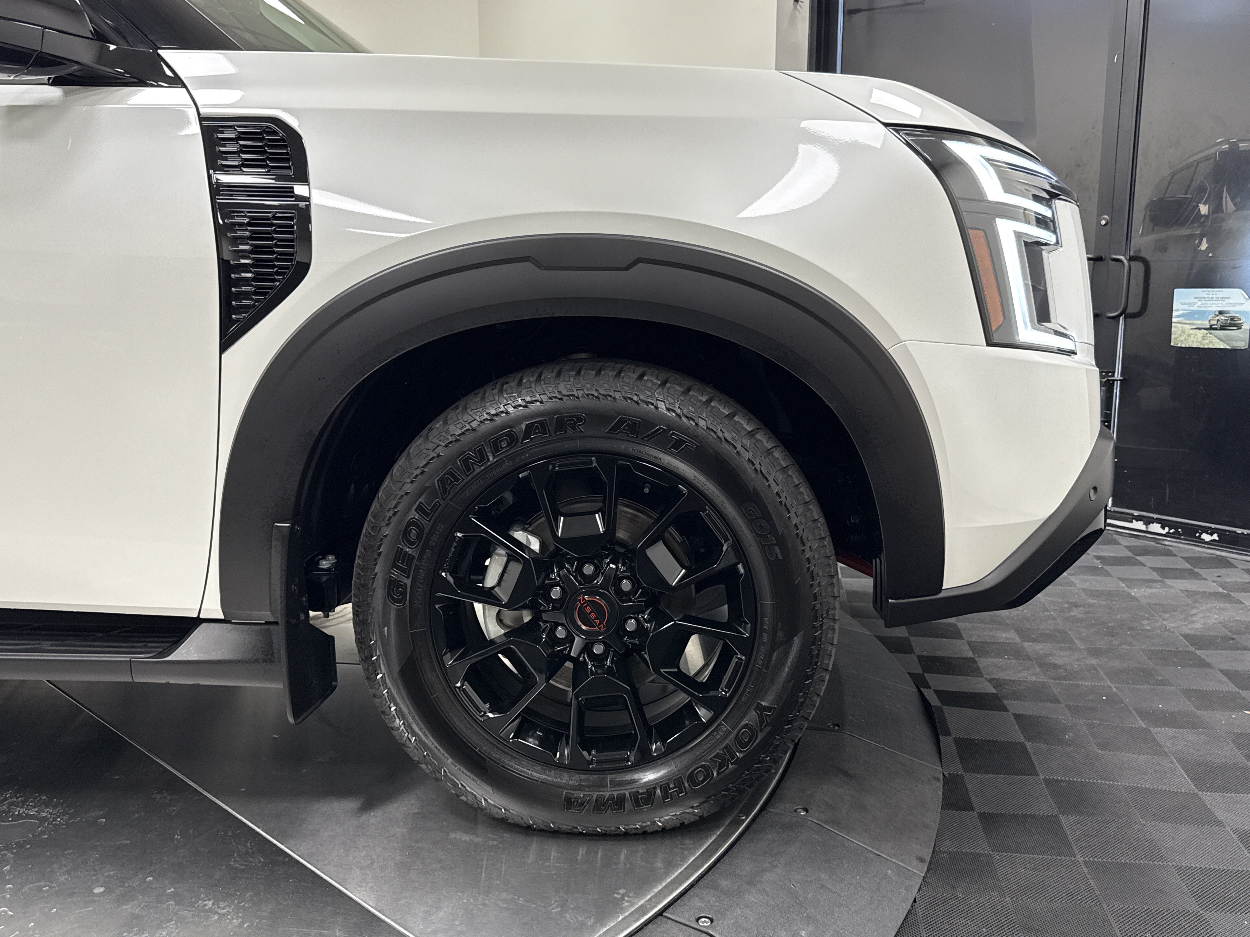 Used 2026 Nissan Armada PRO-4X w/ Captain's Chari Seat Package AWD/4WD image 9