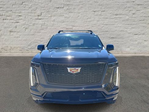 Used 2025 Cadillac Escalade ESV Sport image 2