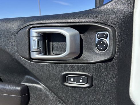 Used 2020 Jeep Wrangler Sport AWD/4WD image 22