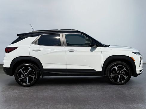 Used 2023 Chevrolet TrailBlazer RS w/ Sun and Liftgate Package AWD/4WD image 2