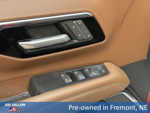 Certified 2025 Chevrolet Suburban High Country image 14