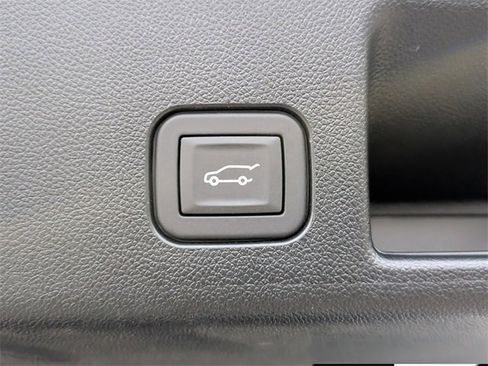 New 2025 Chevrolet Equinox EV LT image 28