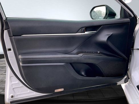 Used 2022 Toyota Camry XSE image 24