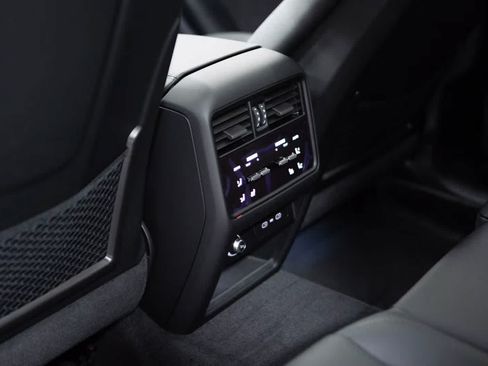 Certified 2026 Porsche Cayenne AWD/4WD image 34