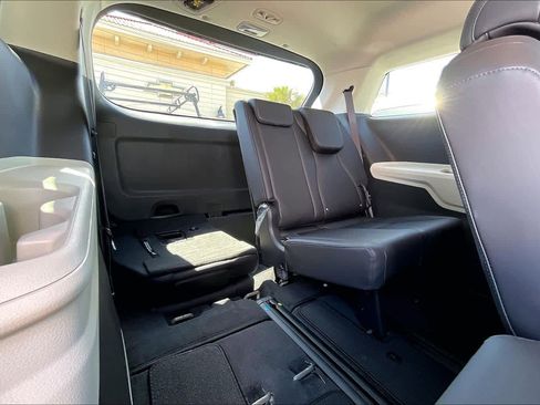 Used 2024 Kia Carnival LX image 27