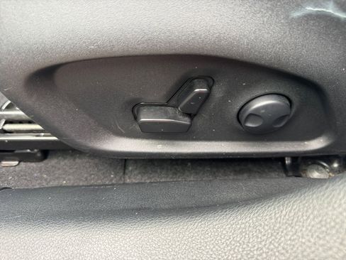 Used 2025 Jeep Compass Limited image 23