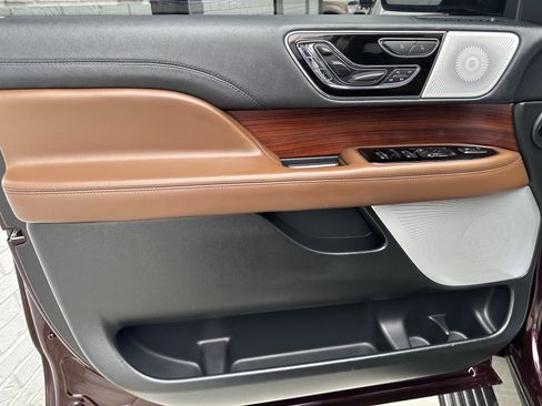 Used 2023 Lincoln Navigator Reserve AWD/4WD image 11