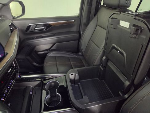 Used 2025 Chevrolet Tahoe High Country RWD image 21