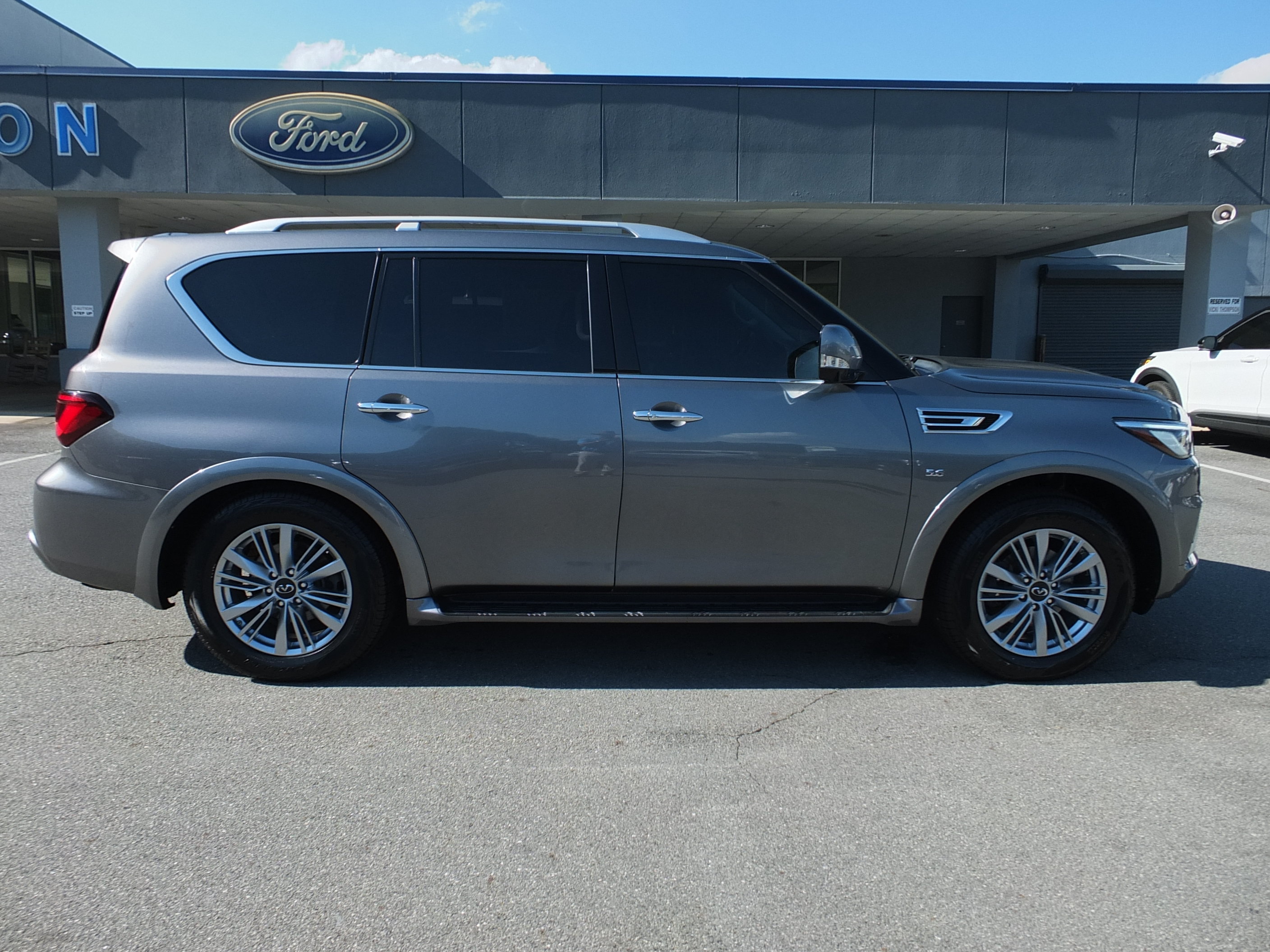 Used 2019 INFINITI QX80 Luxe AWD/4WD image 2