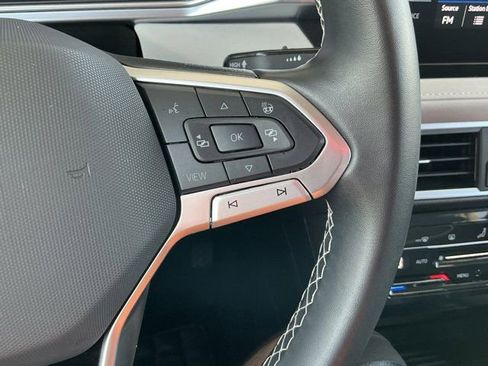 Used 2025 Volkswagen Taos SE image 28