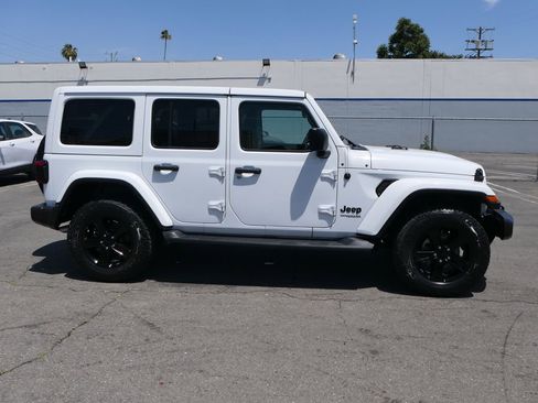 Used 2022 Jeep Wrangler Unlimited Sahara AWD/4WD image 3